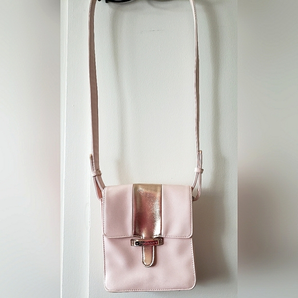 Juicy Couture Handbags - 3/$20 Juicy Couture Crossbody Bag Light Pink With Gold Accents